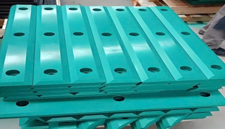 Tấm Đệm Chống Va Tàu Bằng UHMW PE (PE1000) – Giải Pháp Hiệu Quả Bảo Vệ Cầu Cảng