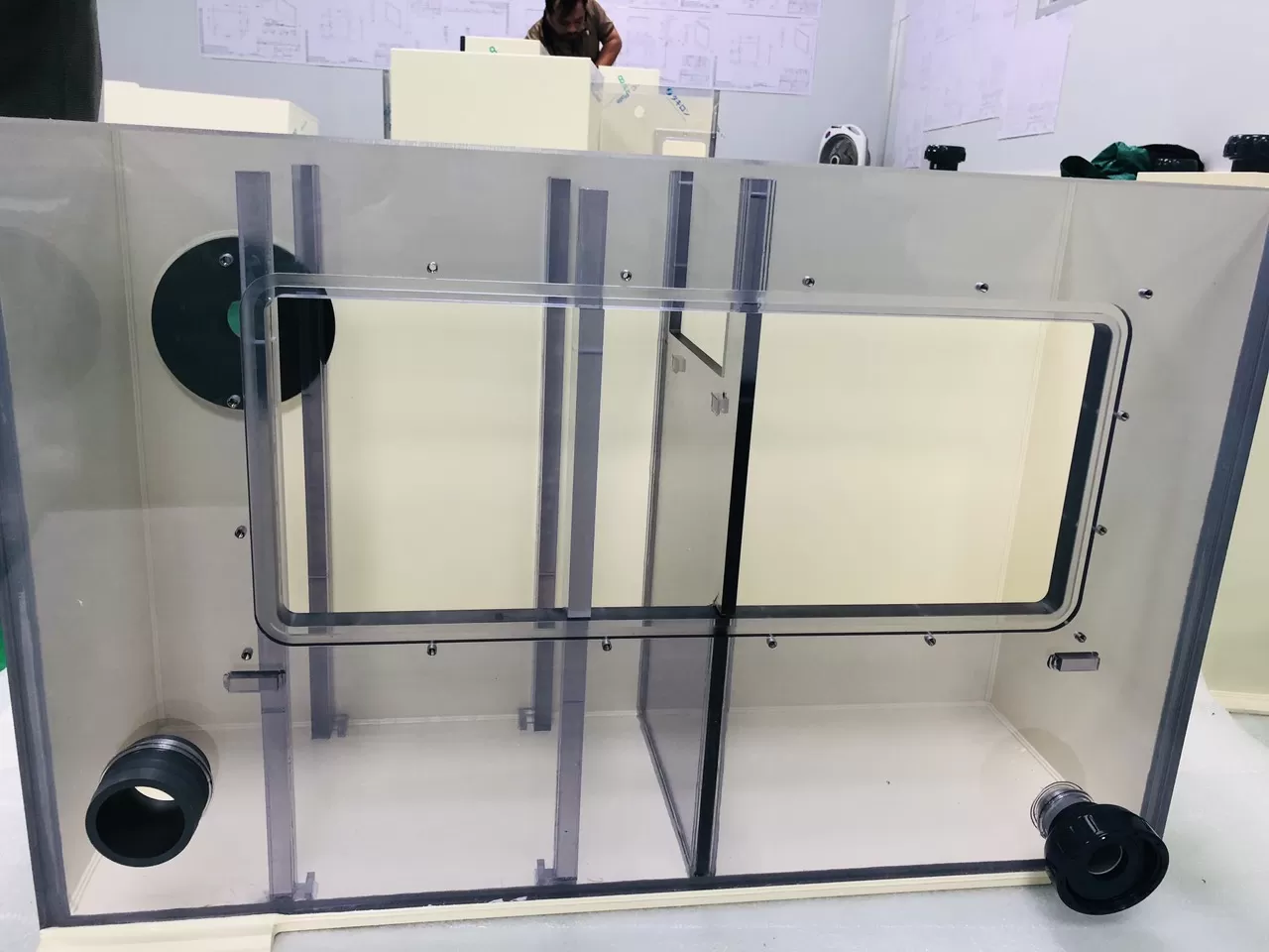 Tại Sao Vật Liệu Takiron Nhật Bản Là Lựa Chọn Hàng Đầu Trong Nhà Máy Điện Tử – Bán Dẫn?